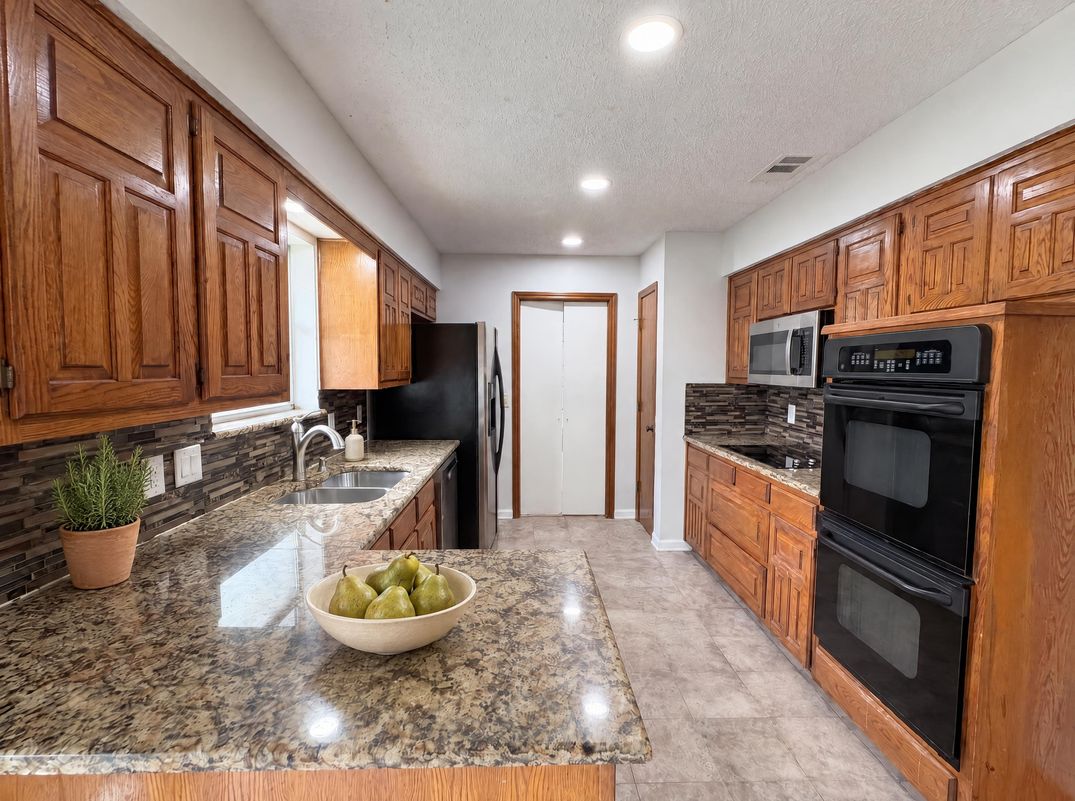 Property photo 3 of 1604 Danube Ln