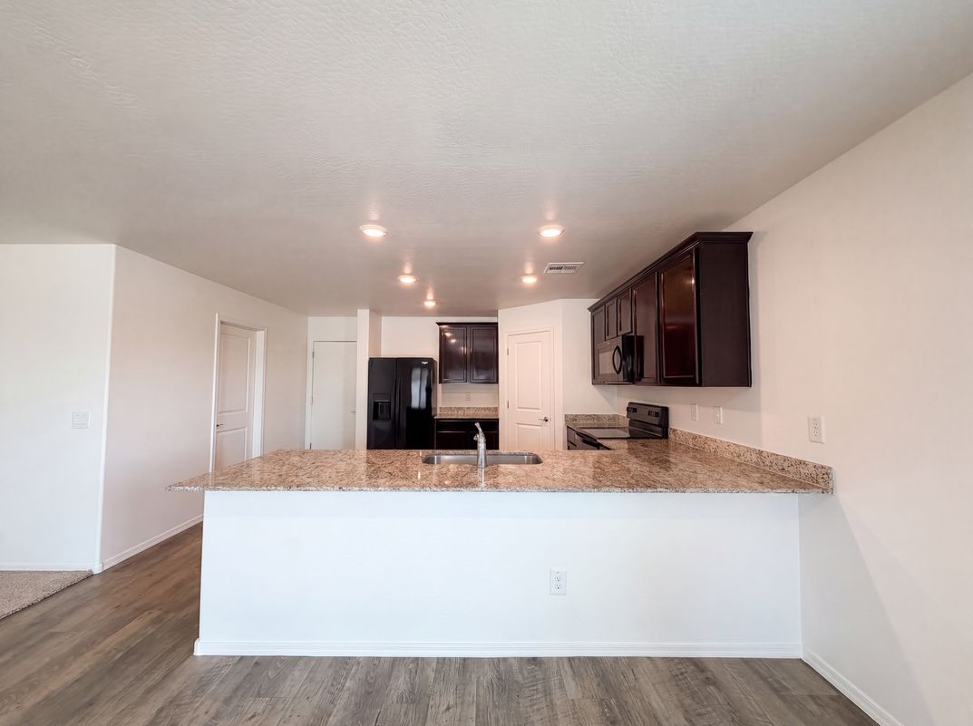 Property photo 2 of 461 W Pintail Dr