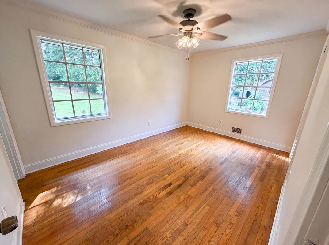 Photo 4 of 19 of 1375 NW South Hicks Cir, Conyers, GA