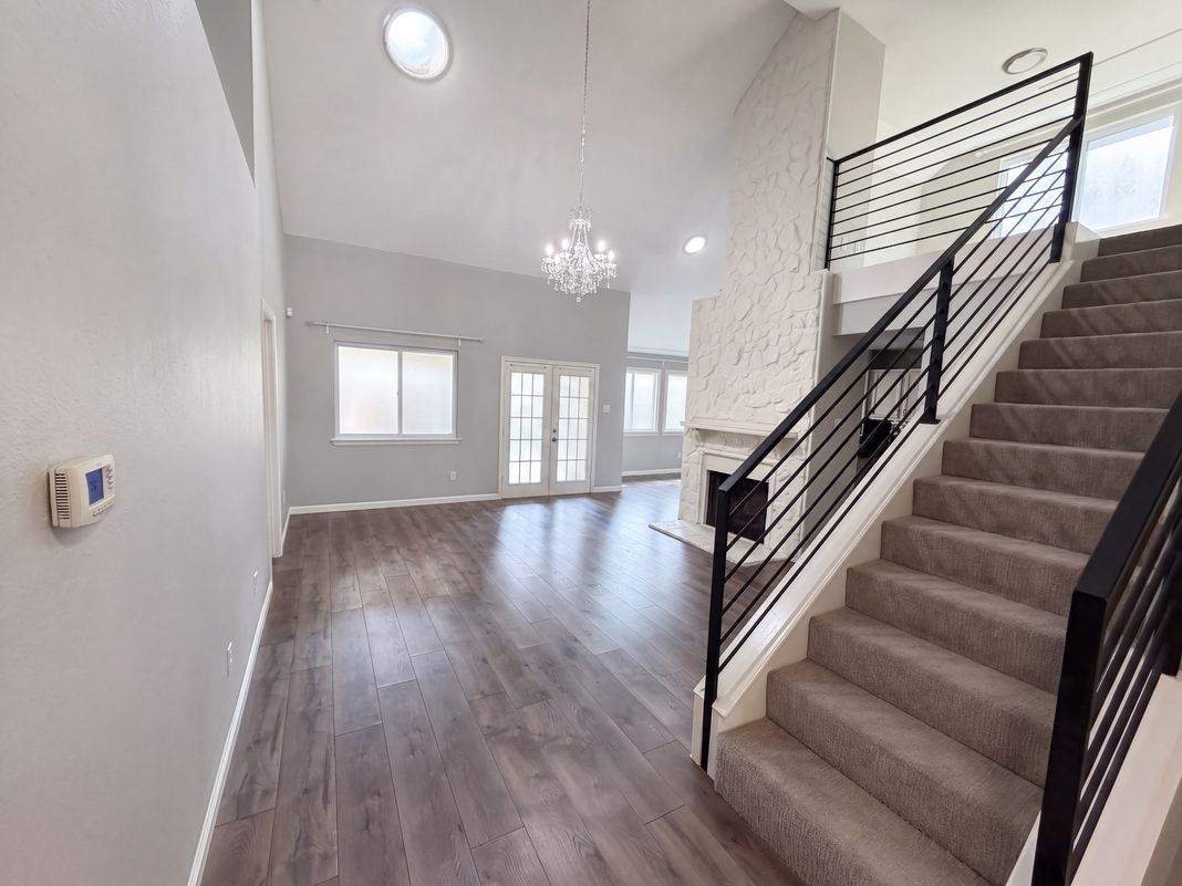 Property photo 3 of 6305 Weeks Cv
