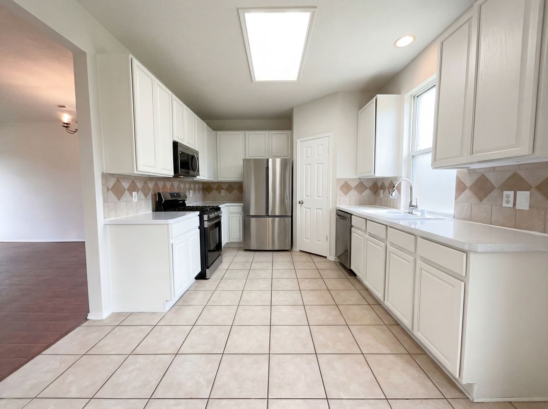 Property photo 2 of 11919 Leaf Oak Dr