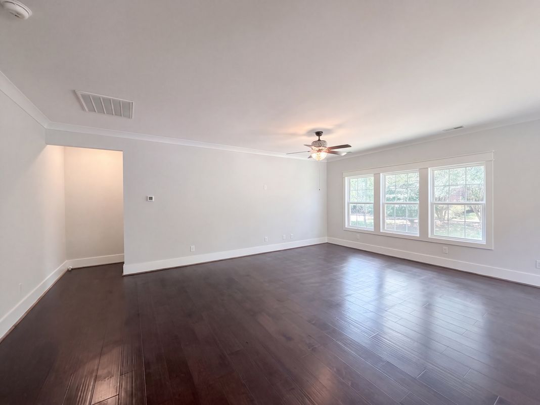 Property photo 3 of 102 Sweet Oaks Ln