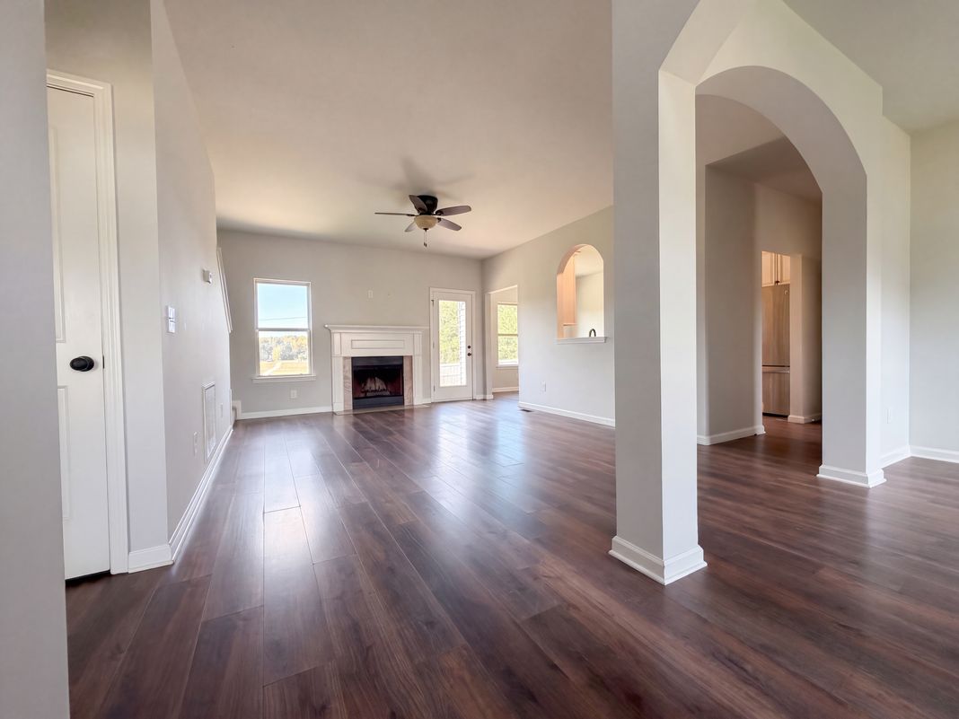 Property photo 3 of 308 W Winterberry Trl