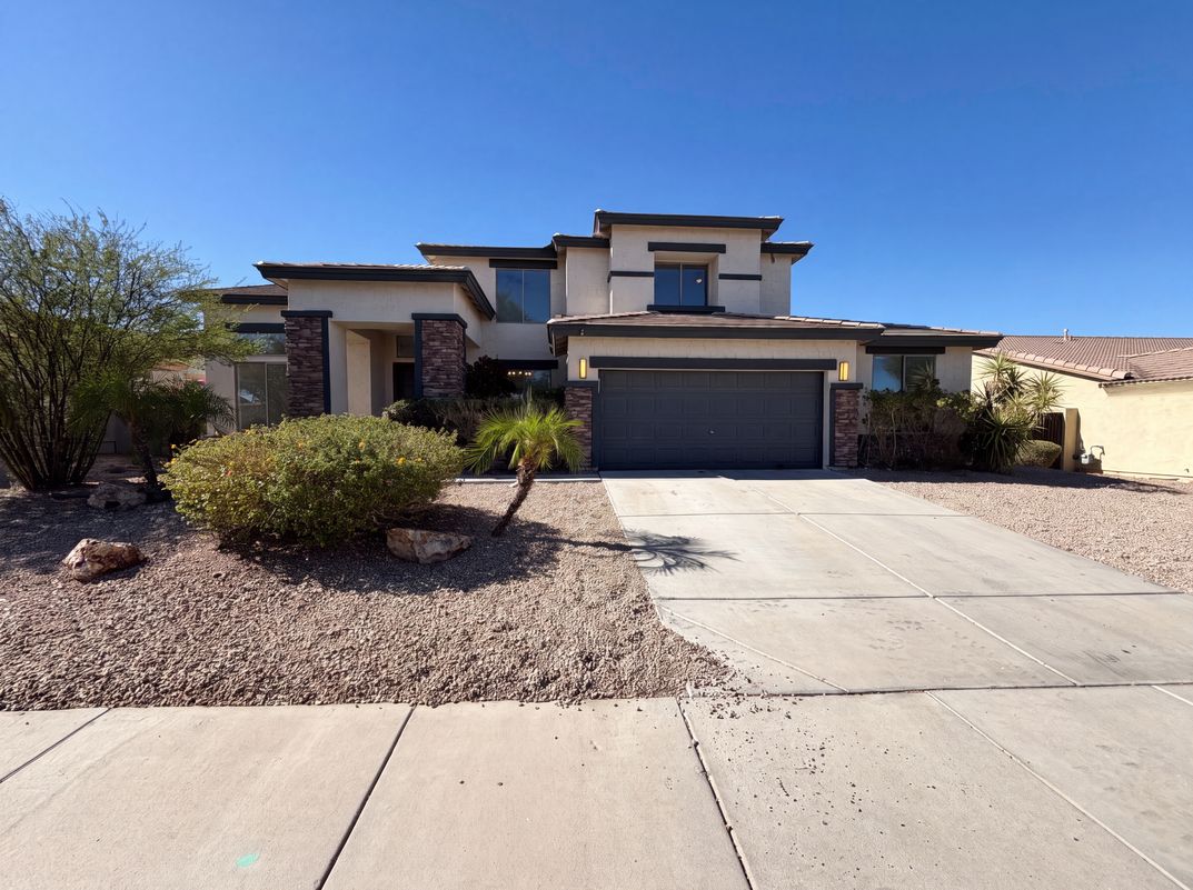 Property photo 1 of 17645 W Hale Bopp Dr