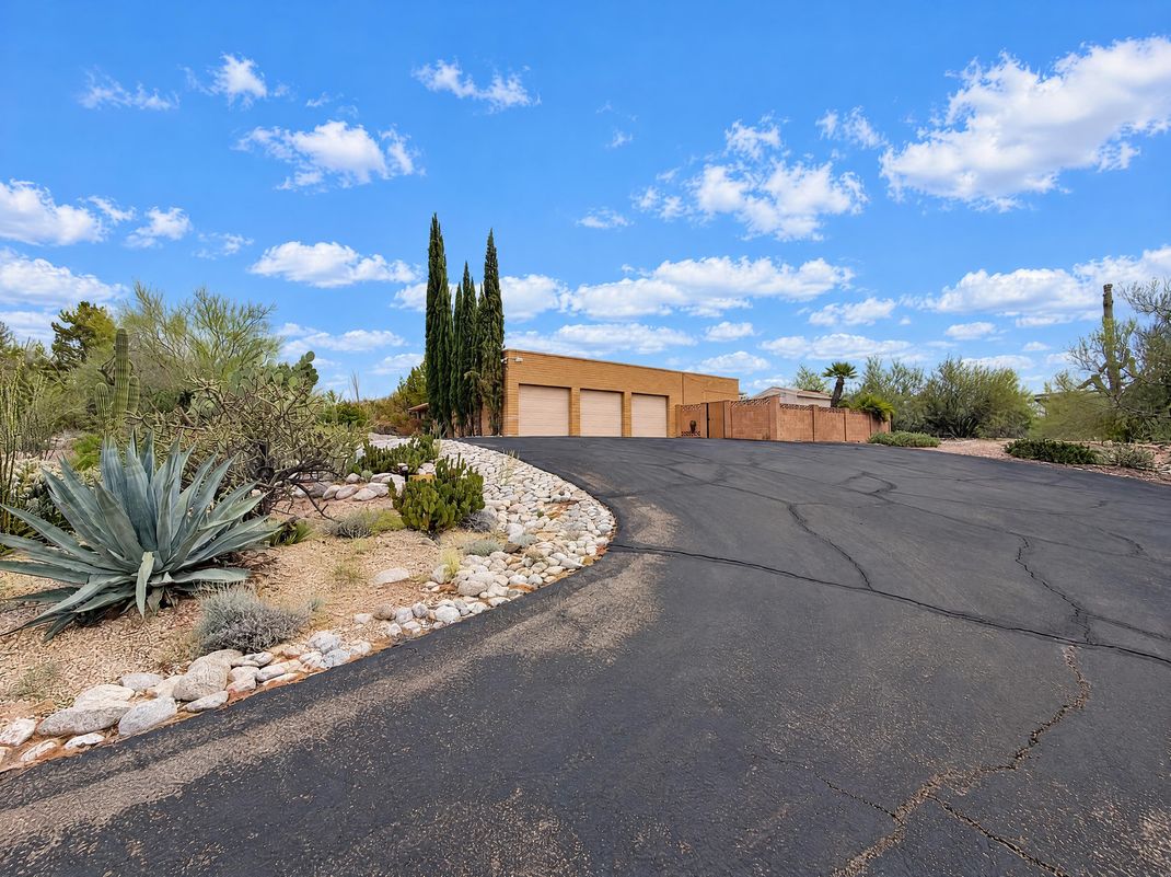 Property photo 3 of 3900 N Calle Hondonada