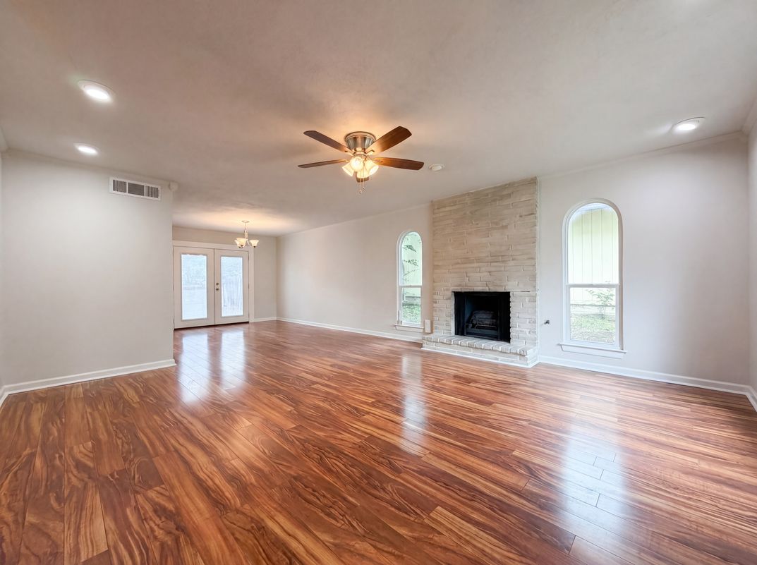 Property photo 3 of 13930 Winding Hl