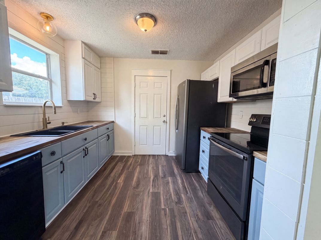 Property photo 2 of 7957 Jacques Dr