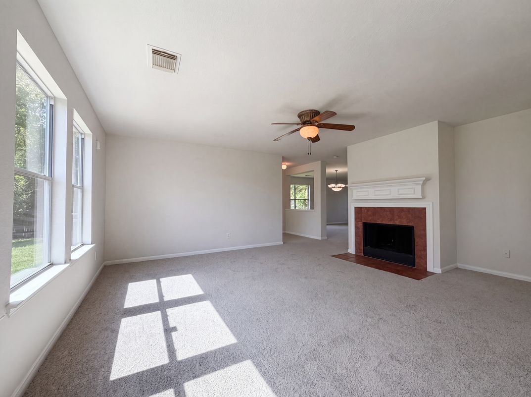 Photo 3 of 22 of 16519 Eaglewood Shadows Dr, Sugar Land, TX