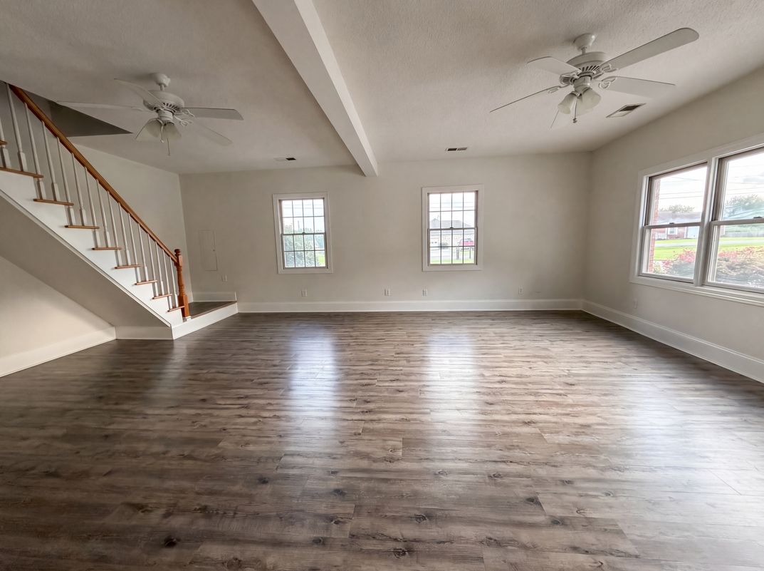 Property photo 3 of 61 Eastridge Rd