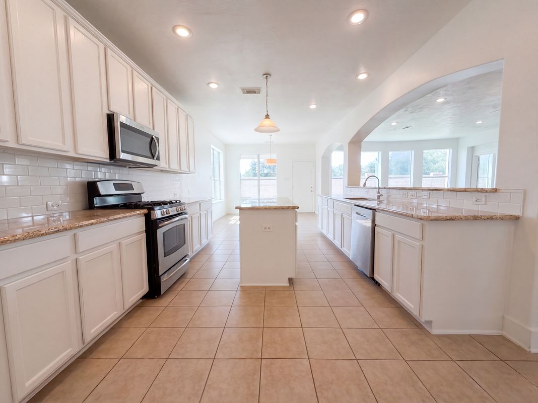 Property photo 3 of 7618 Crescent Lake Ct