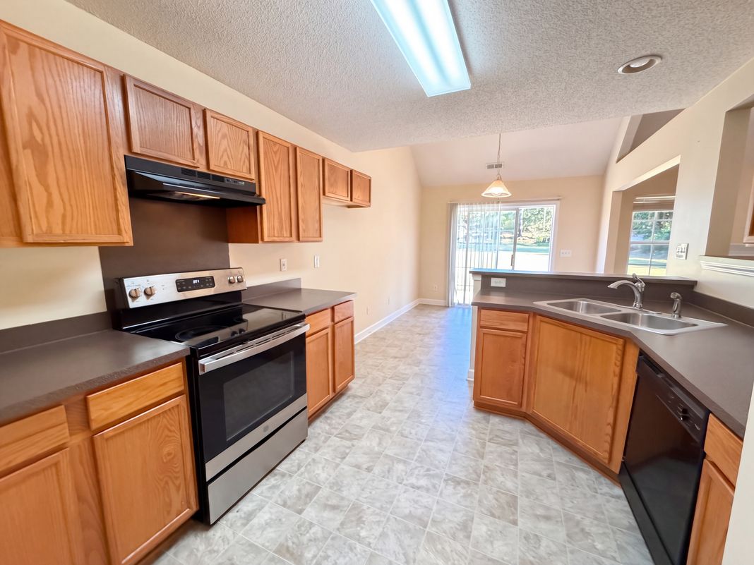 Property photo 2 of 2749 Ramble Wood Ct