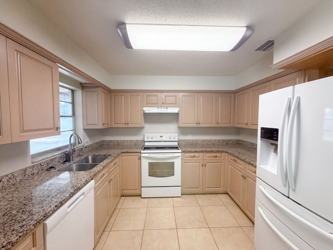 Property photo 2 of 2716 Charleston Dr