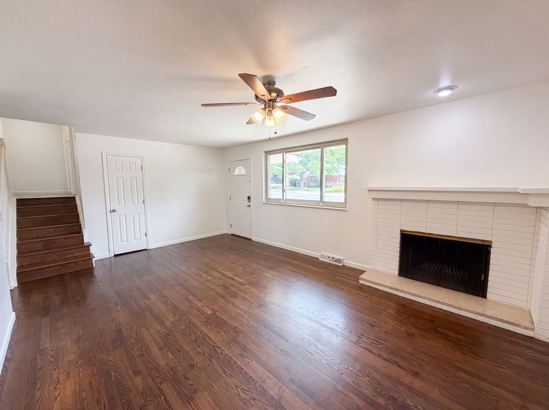 Property photo 3 of 885 W 7th Avenue Dr