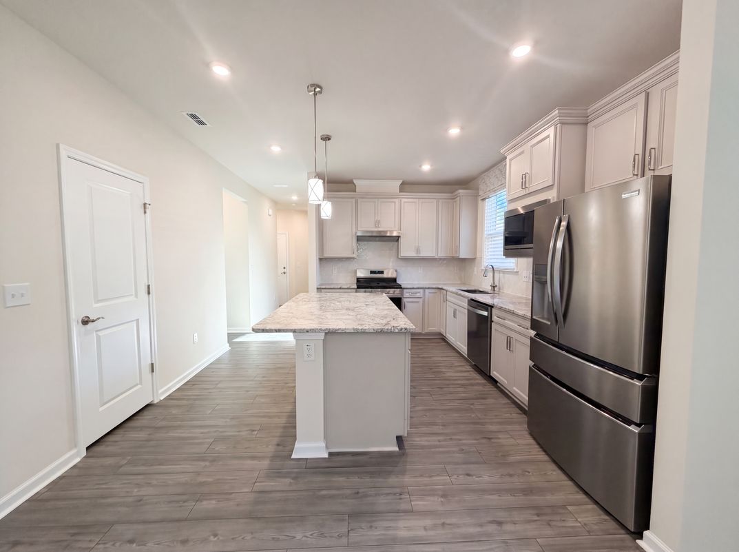 Property photo 2 of 1308 Rose Gum Way
