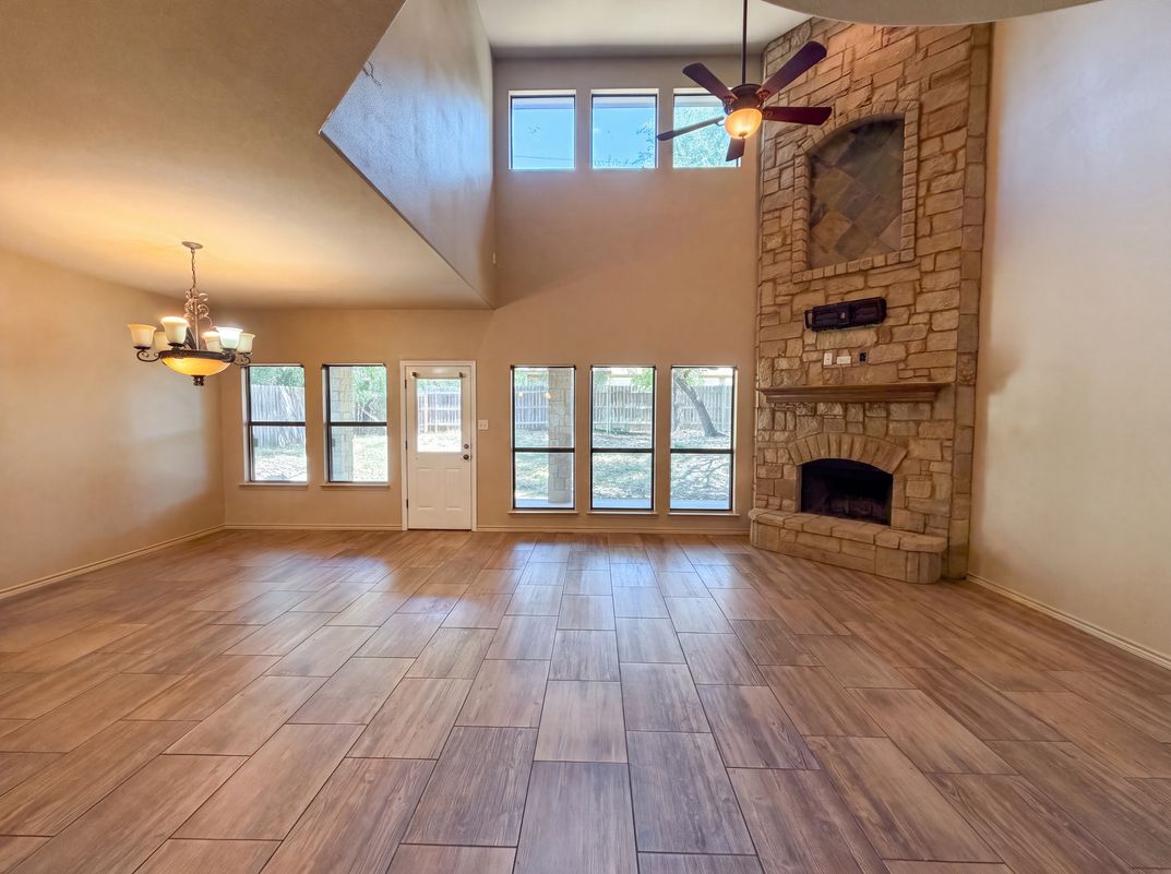 Property photo 3 of 1305 Rocky Ridge Trl
