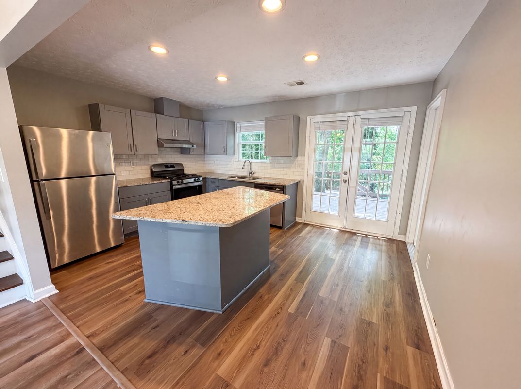 Property photo 2 of 5067 Redan Rd