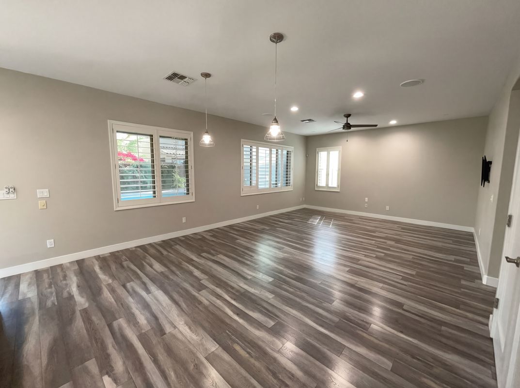 Property photo 3 of 1099 E Sourwood Dr