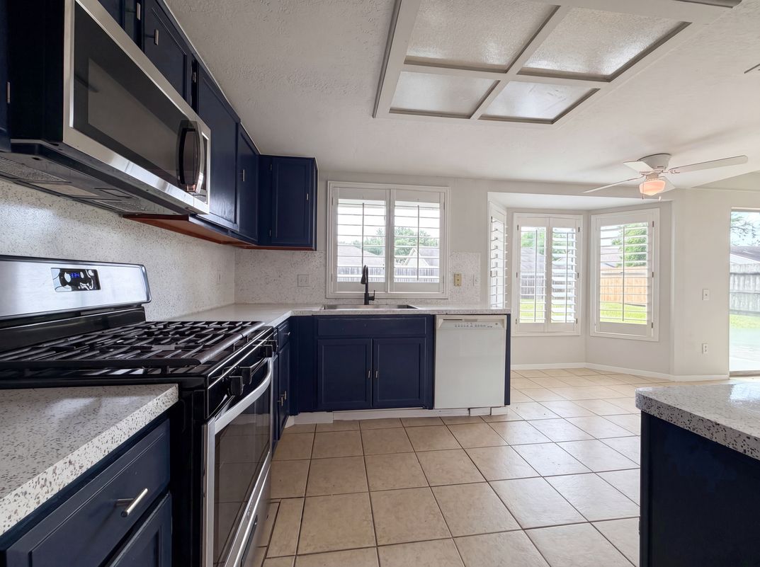 Property photo 2 of 807 Mountain Meadows Dr