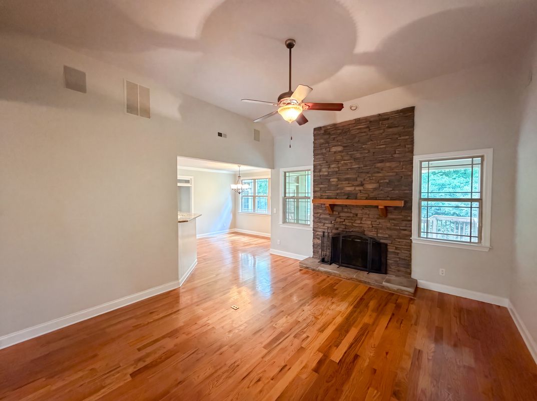 Property photo 3 of 212 Westwind Dr