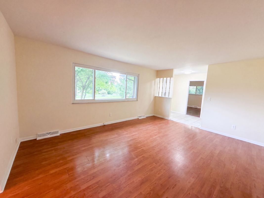Property photo 3 of 725 Lawson Dr