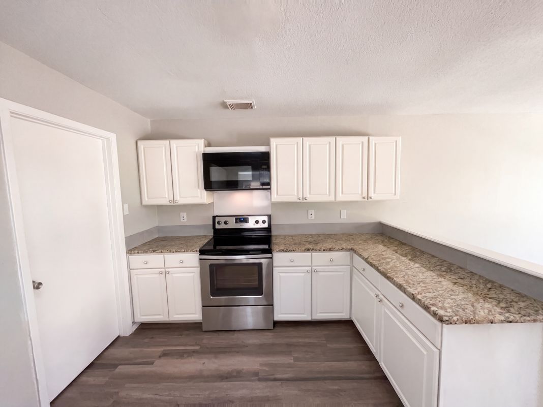Property photo 2 of 9646 Ivy Plain Dr