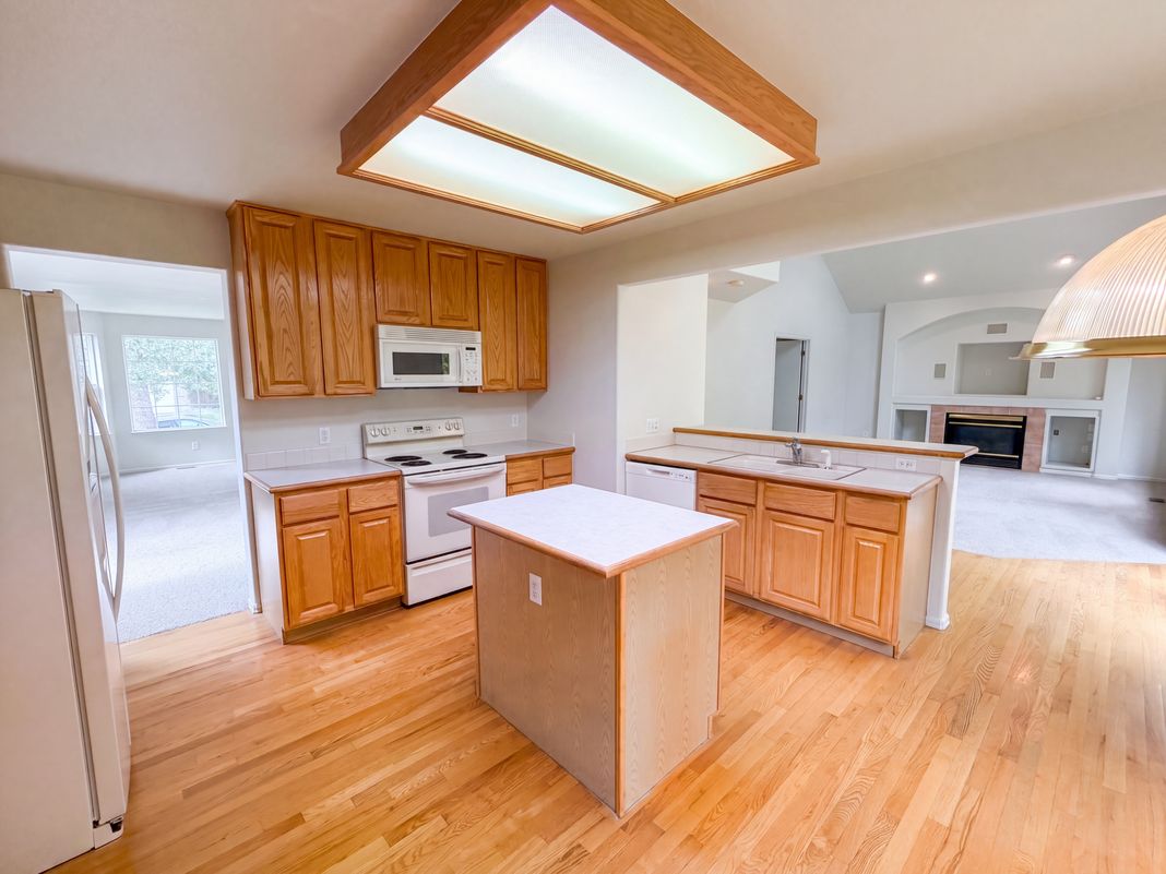 Property photo 2 of 821 Sage Sparrow Cir