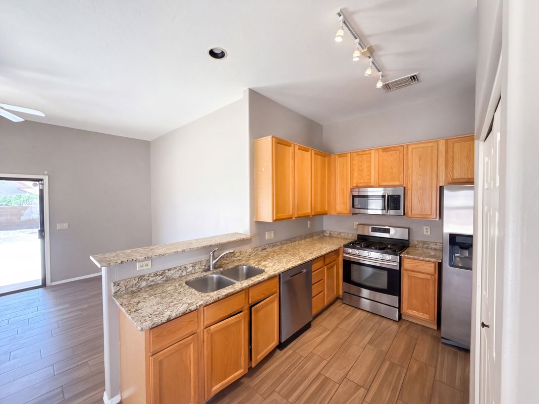 Property photo 2 of 7086 N Avenida Adella