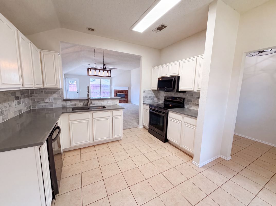 Property photo 2 of 405 Kathy Ln