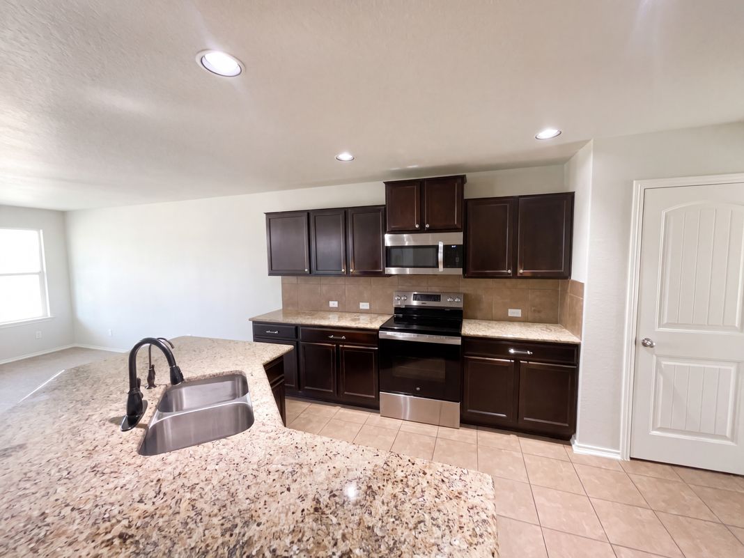 Property photo 2 of 11503 N Peak