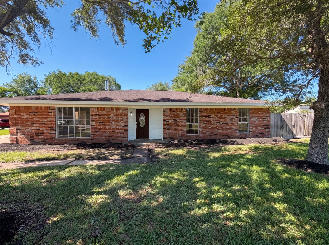 Property photo 1 of 5917 Raza Rd
