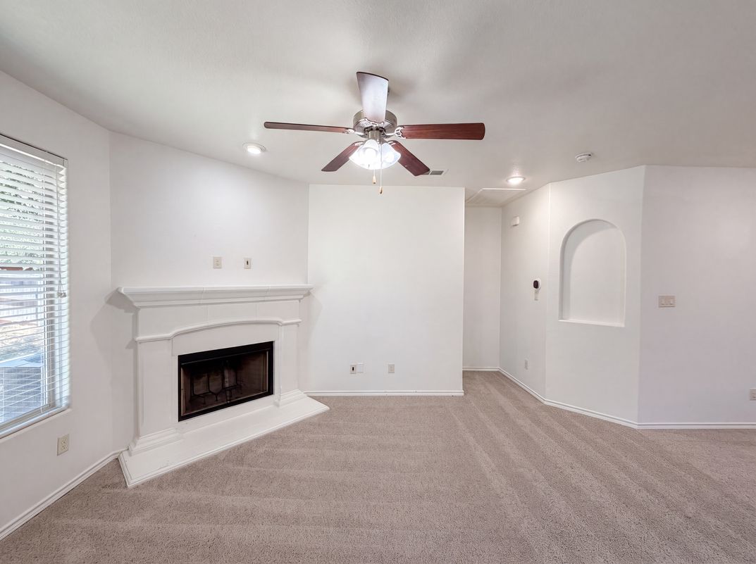 Photo 8 of 20 of 1108 Edgewater Dr, Azle, TX