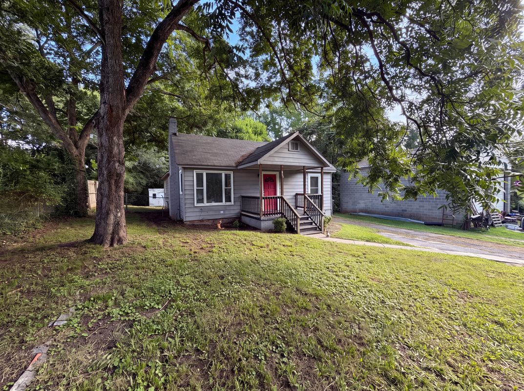 Property photo 1 of 831 Fairview St