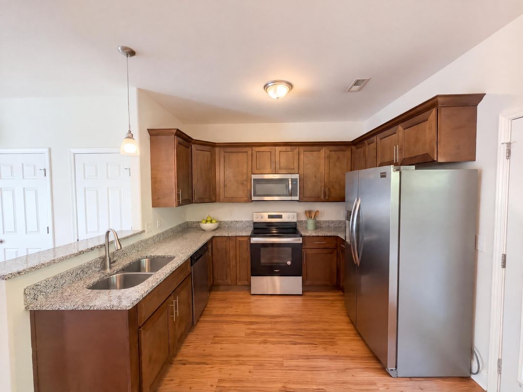 Property photo 2 of 2043 Pinecrest Dr