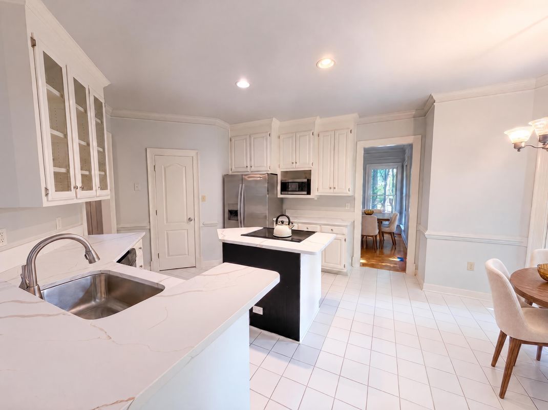 Property photo 2 of 5806 Fox Briar Way