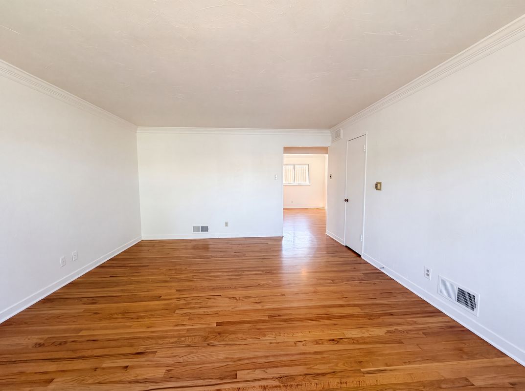 Property photo 3 of 700 Dakota St SE