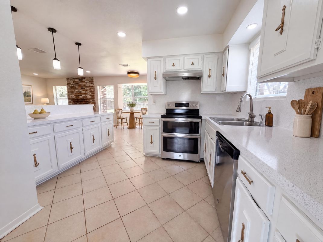 Property photo 2 of 6910 Vialinda Dr