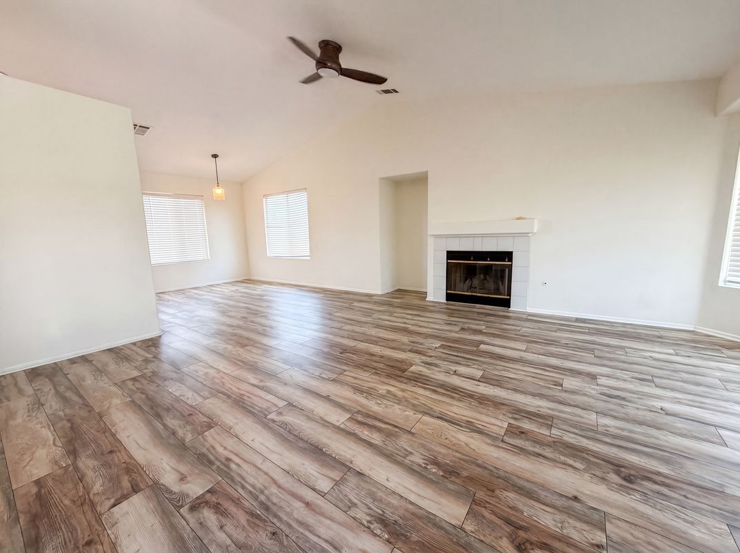 Photo 3 of 20 of 22125 Country Hills Dr, Wildomar, CA