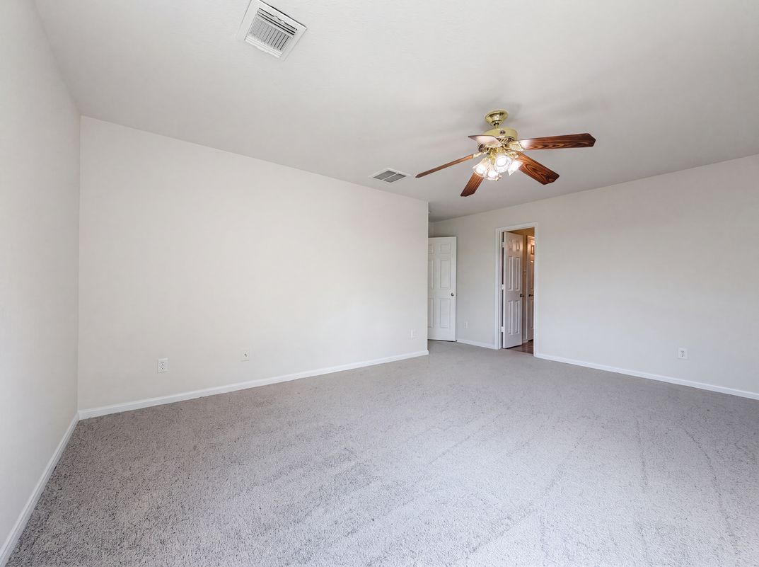 Photo 12 of 22 of 16519 Eaglewood Shadows Dr, Sugar Land, TX