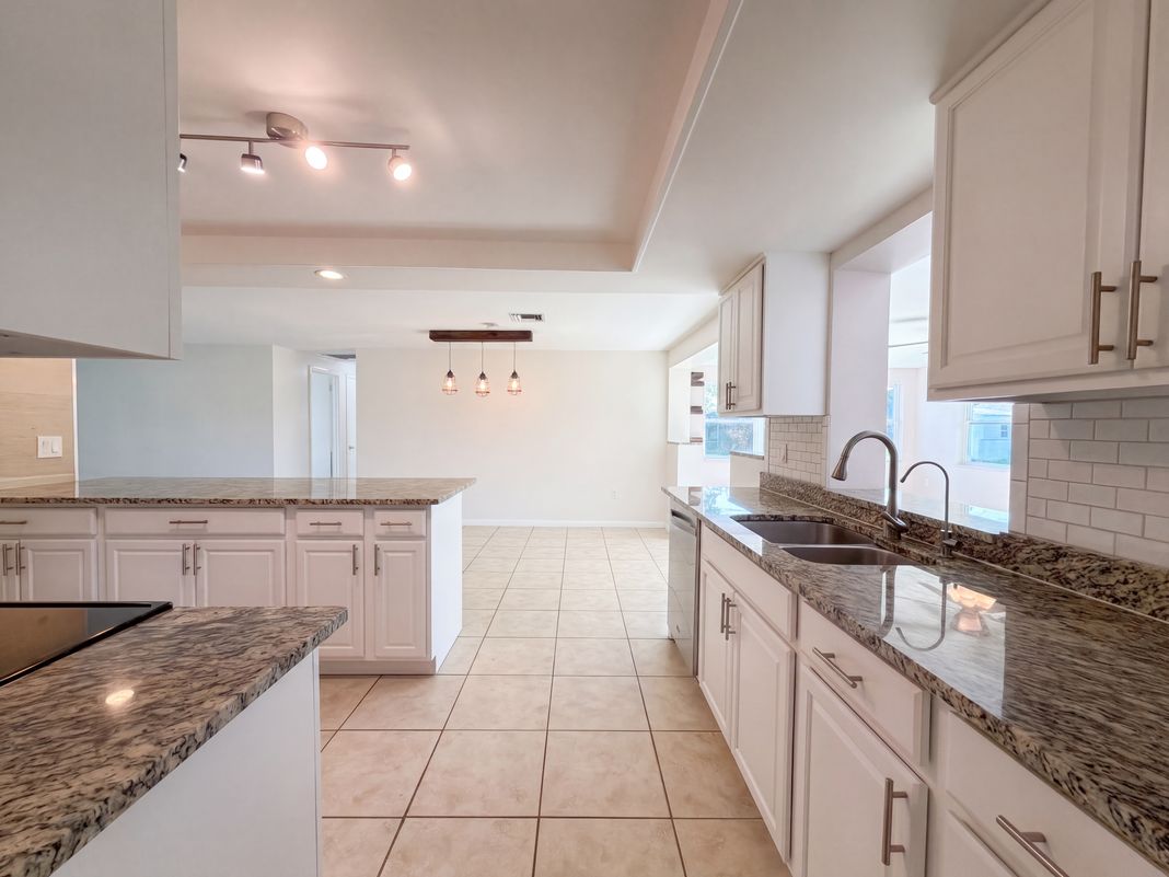Property photo 2 of 145 Dartmouth Dr NW