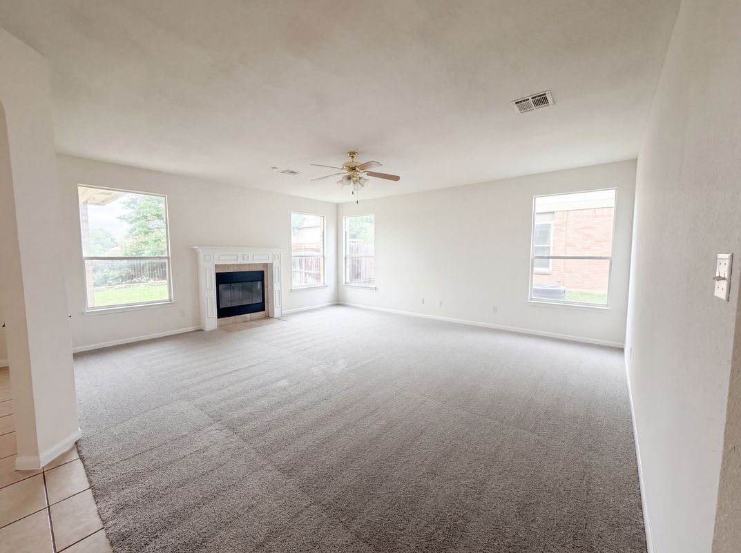 Property photo 3 of 118 W Running Wolf Trl
