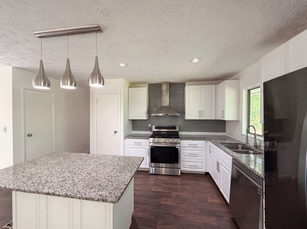 Property photo 2 of 1010 Buckhurst Dr
