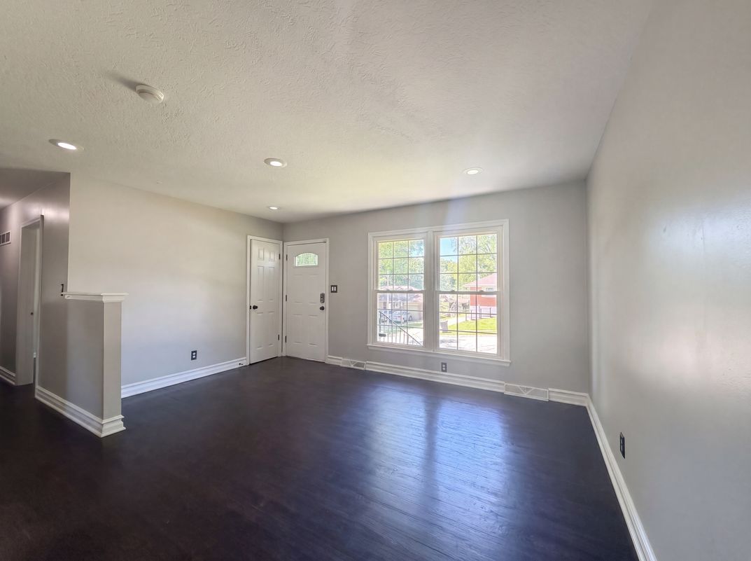 Property photo 3 of 3809 S Drumm Ave