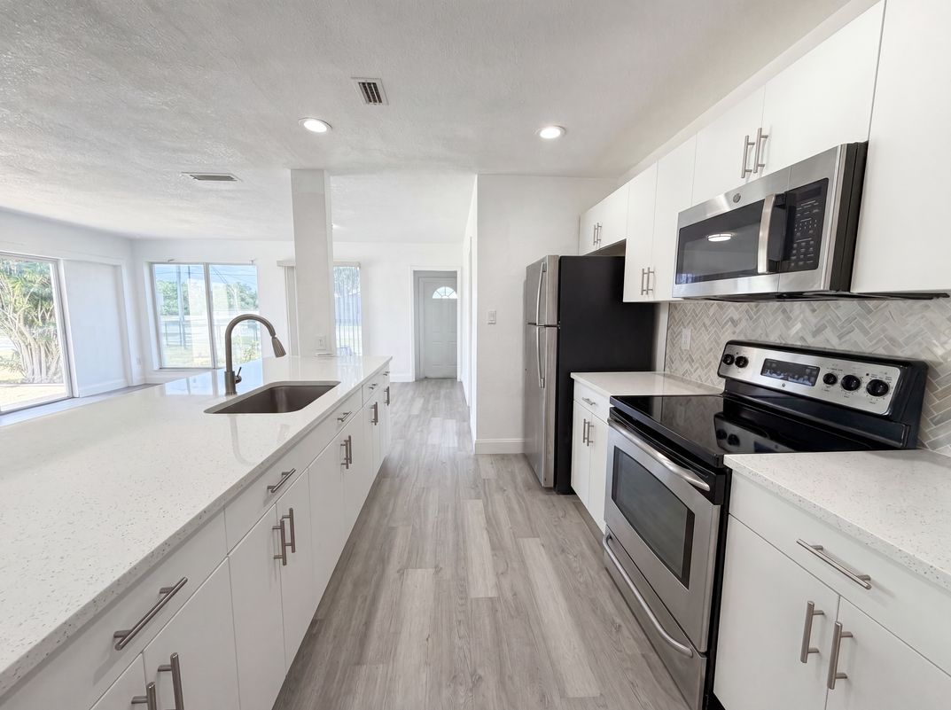 Photo 2 of 26 of 21530 Glendale Ave, Port Charlotte, FL