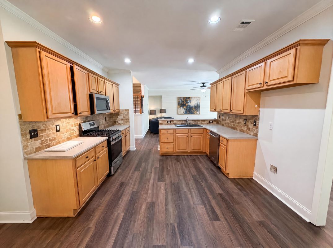 Property photo 2 of 8635 Amsbury Way