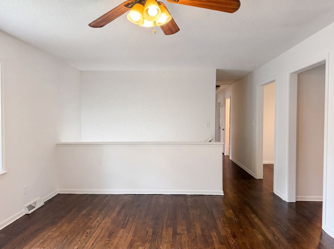 Property photo 3 of 1913 NE Grant Cir