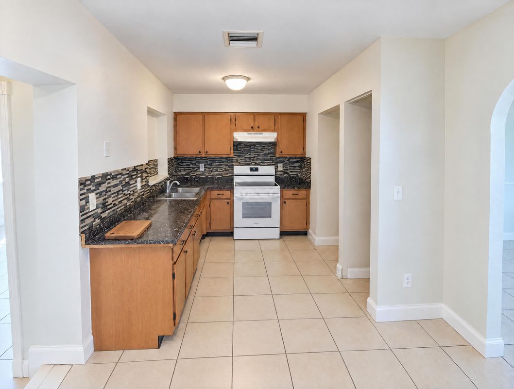 Property photo 3 of 154 SE Soneto Ct