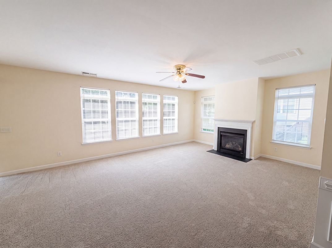 Property photo 3 of 1139 Donelea Ln NW