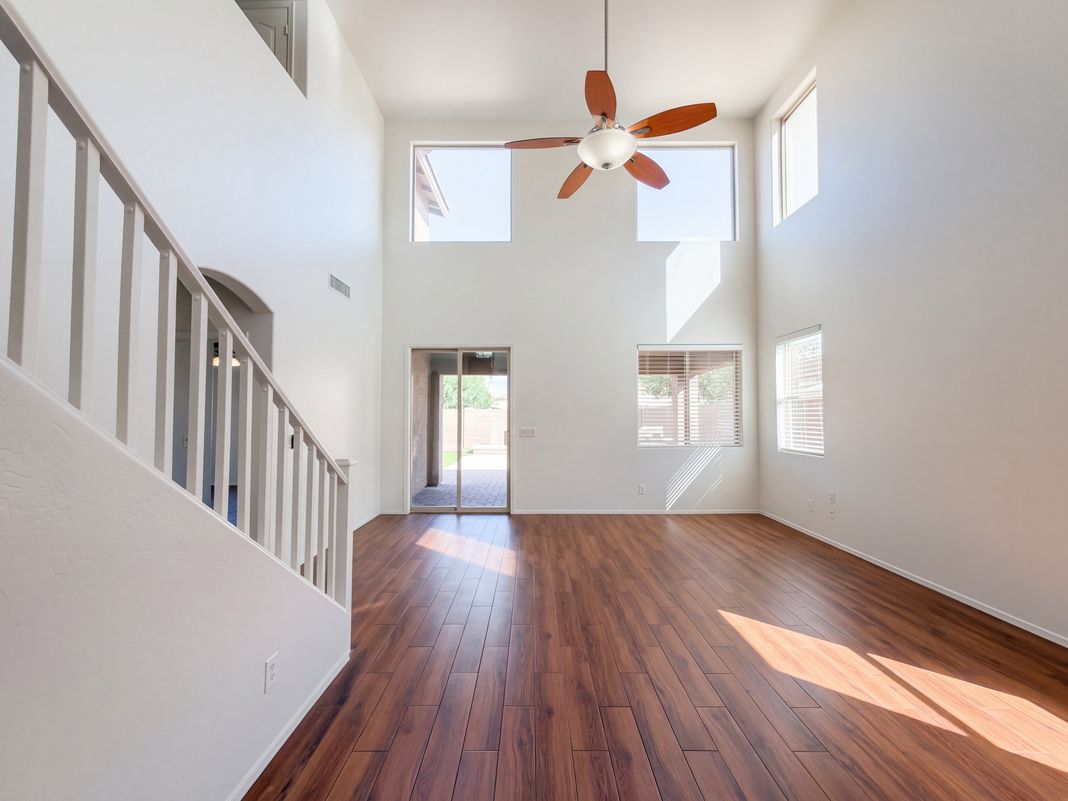 Property photo 3 of 42528 W Somerset Dr