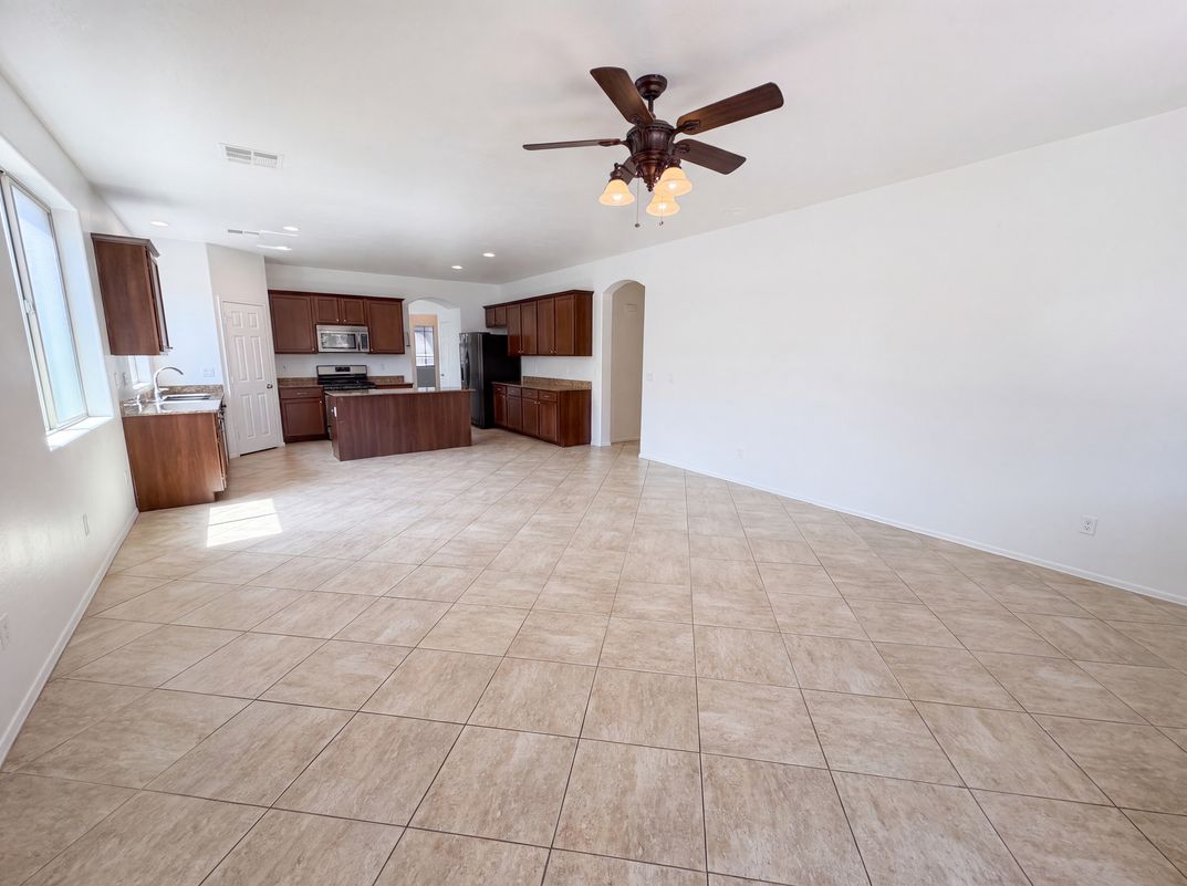 Property photo 3 of 14559 W Cortez St