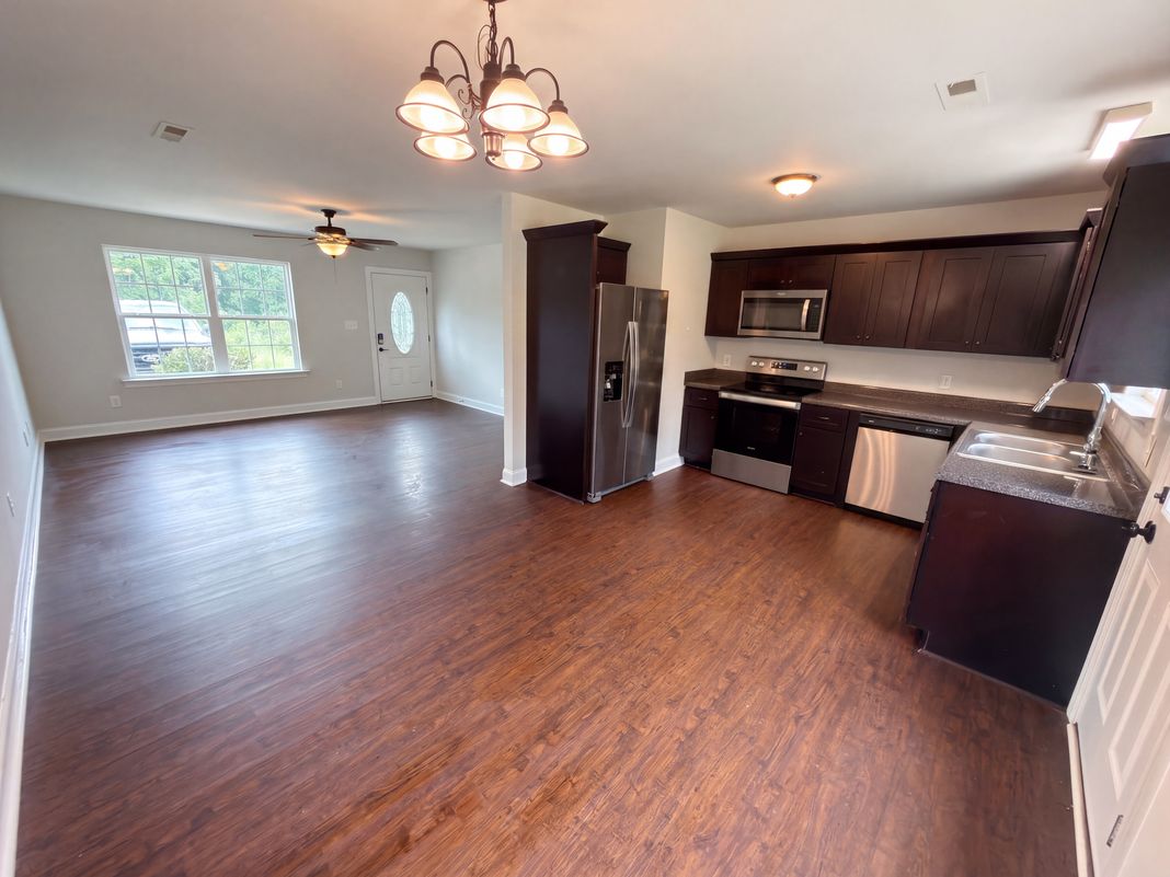 Property photo 2 of 1411 Foxbrook Cir
